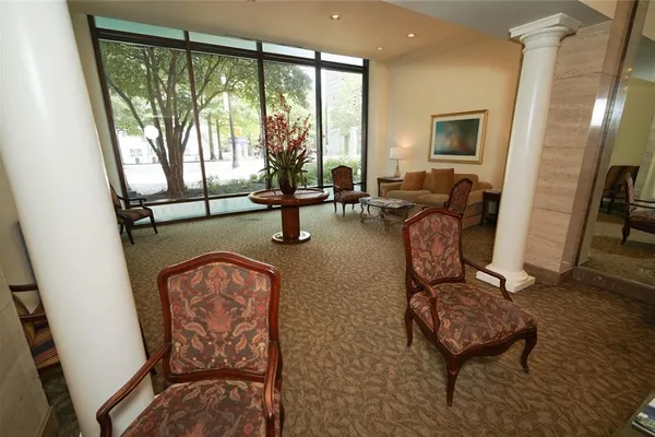 300 PEACHTREE ST 9D