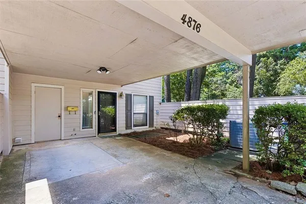 4876 TWIN LAKES TRL