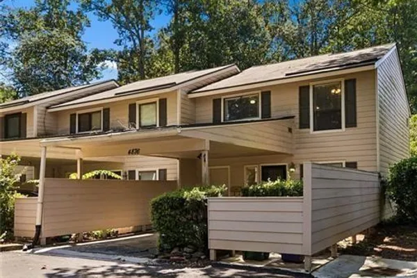 4876 TWIN LAKES TRL