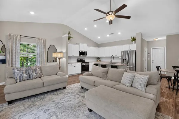 432 CLEMATIS CT