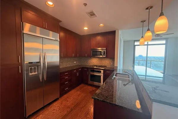 270 17TH ST 2207