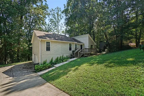 823 MOONLIT LN