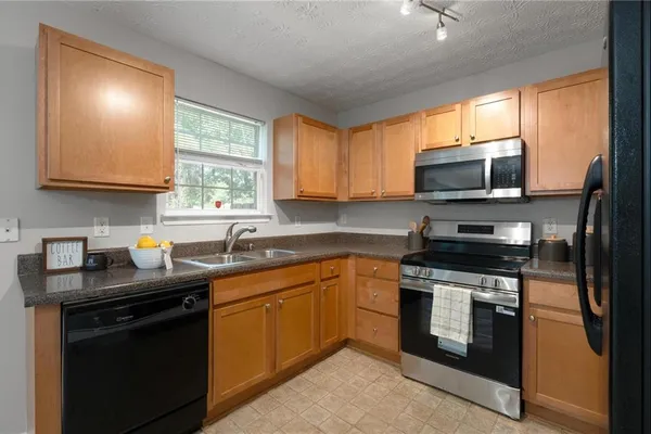 684 GEORGETOWN CT