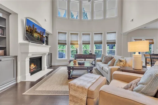 4050 MARTEL DR