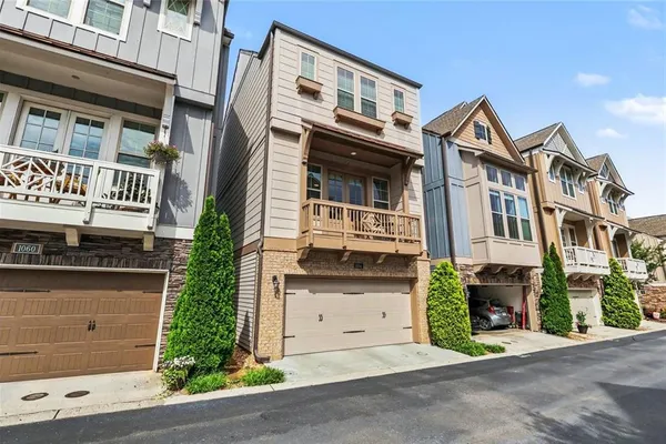 1056 MOOREWOOD LN