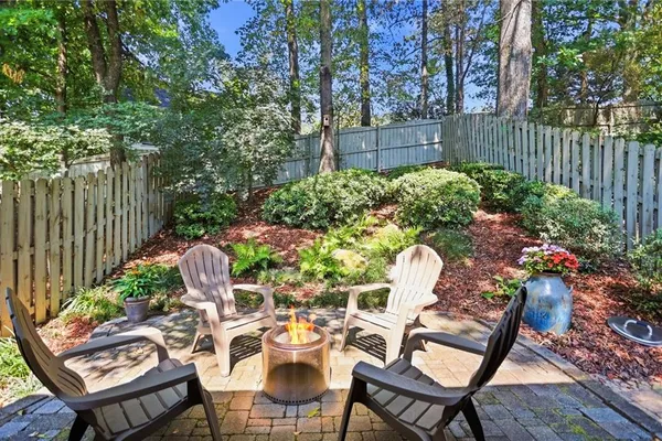 1085 DAVIS CIR R