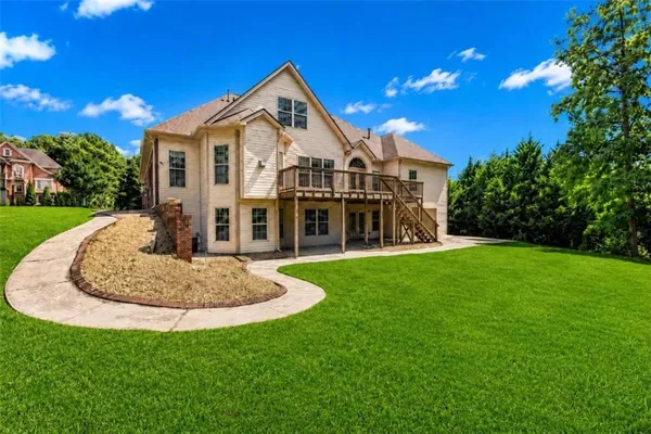812 TREELINE DR