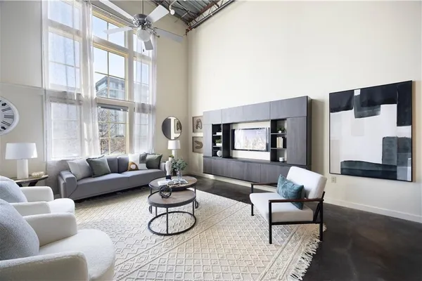 572 EDGEWOOD AVE 301