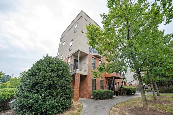 898 OAK ST 2006