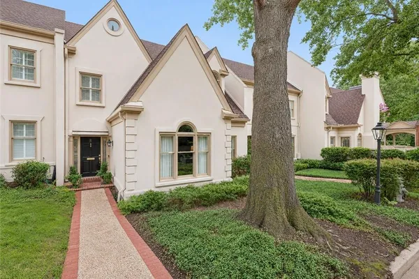 2525 PEACHTREE RD 25
