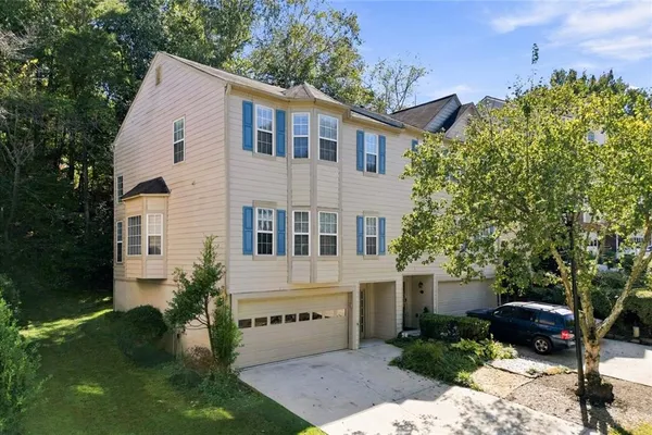 2462 VALLEY COVE DR