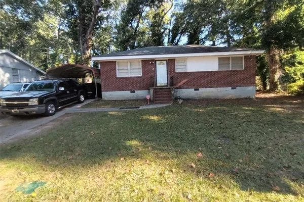 121 N LAKE DR