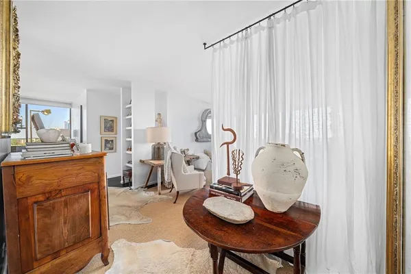 2575 PEACHTREE RD 22H