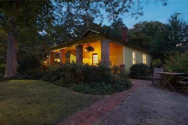 1379 METROPOLITAN AVE