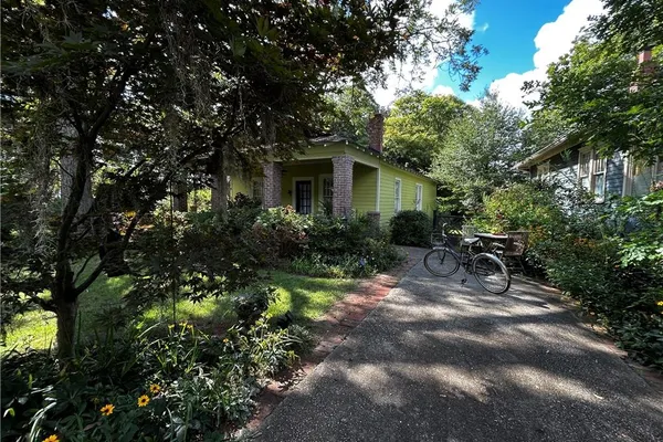 1379 METROPOLITAN AVE