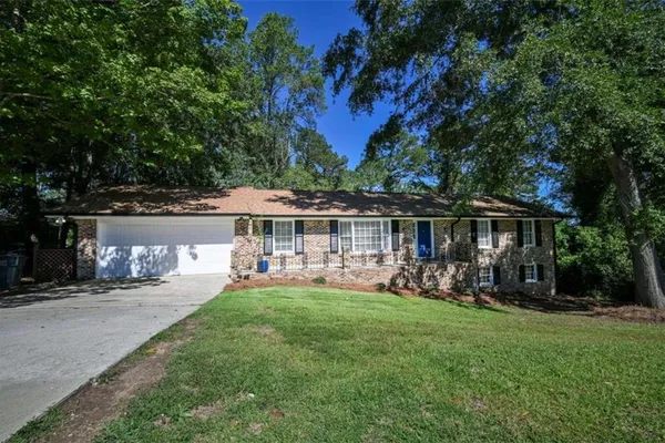 641 OAK DR