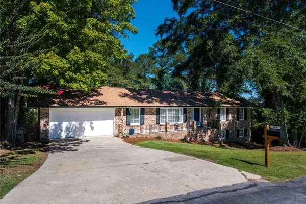 641 OAK DR