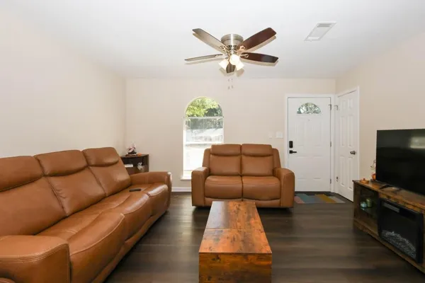 6011 LANDOVER CIR