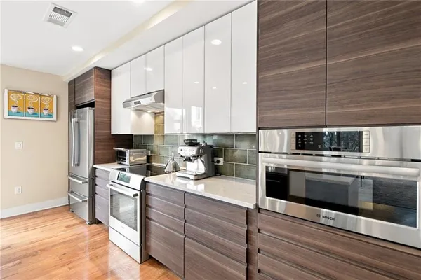 565 PEACHTREE ST 702