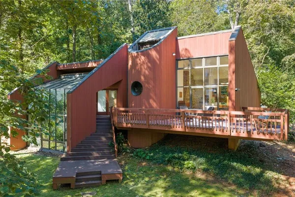 253 LAKESHORE DR