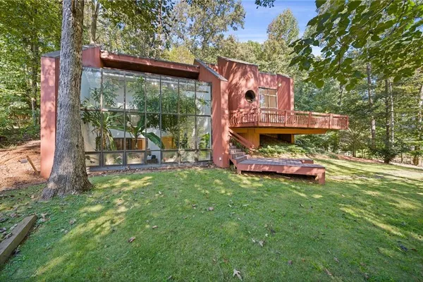 253 LAKESHORE DR