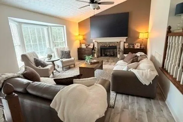 34 SUMMER GLEN CT
