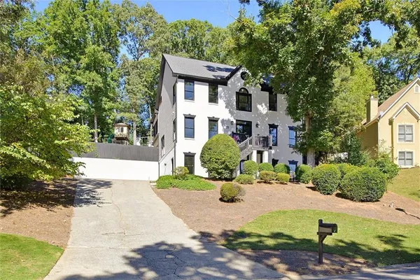 1040 LAUREL VALLEY DR