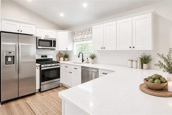 2426 WOODLAND DR