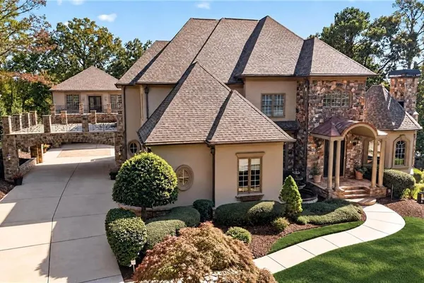 3245 TOWN MANOR CIR