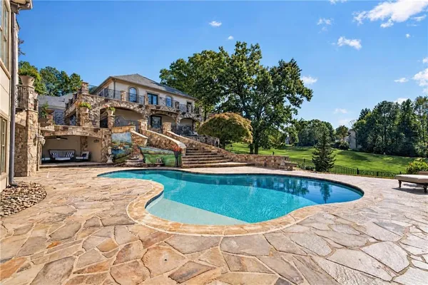 3245 TOWN MANOR CIR