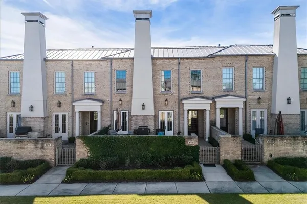 122 GRAND CRES
