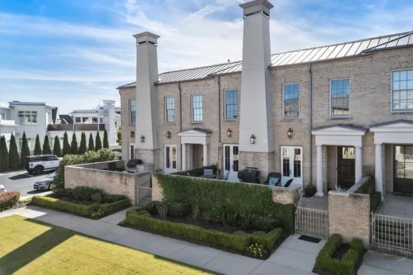 122 GRAND CRES