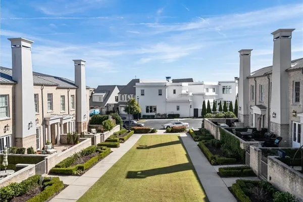 122 GRAND CRES