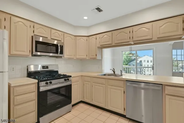 105 QUARTZ LN