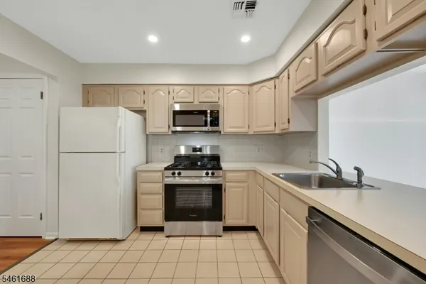 105 QUARTZ LN