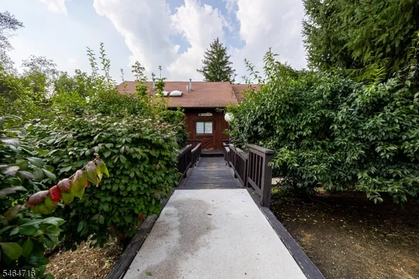 7 SUGAR LOAF CT 5