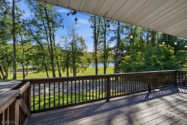 6 SUNSET DR