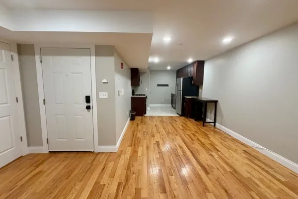 381 COMMUNIPAW AVE 1B