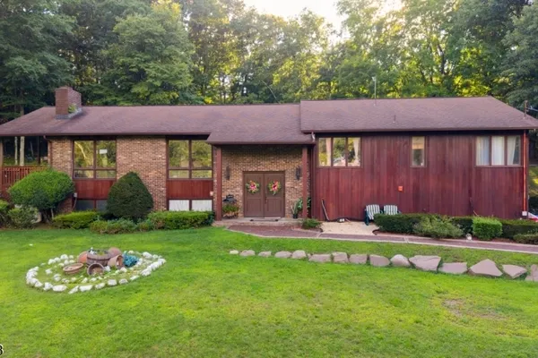 121 DOREMUS RD