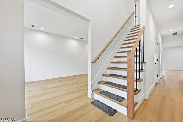 807 DENNIS PL