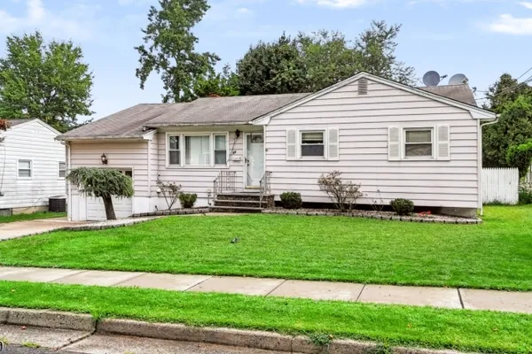 37 CAROLINE DR