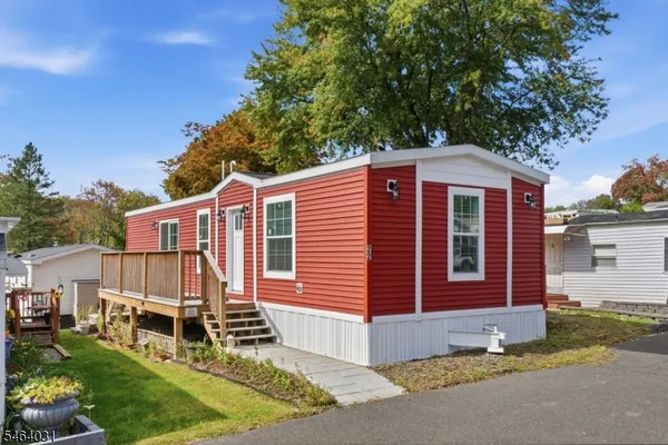 195 W MAIN ST 22