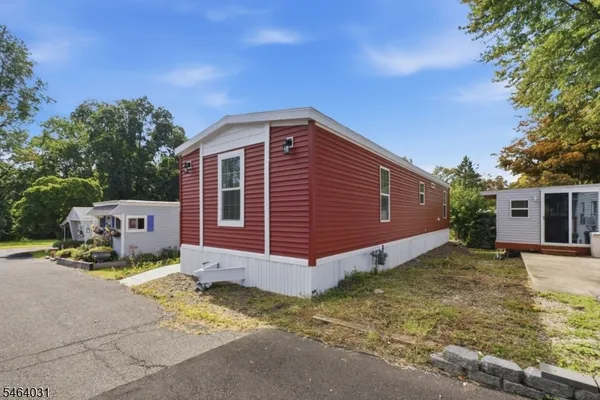 195 W MAIN ST 22