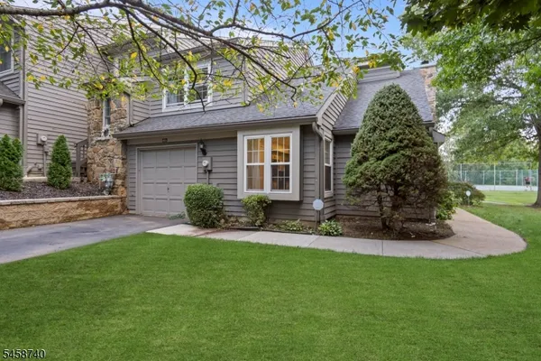 40 ROXBURY CT A