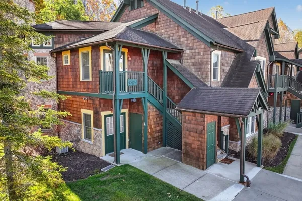 10 PINE CRES 21