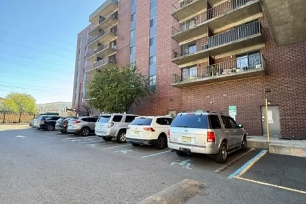 10 N WOOD AVE 301