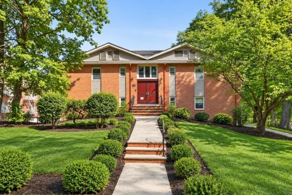 361 CLAREMONT AVE 3