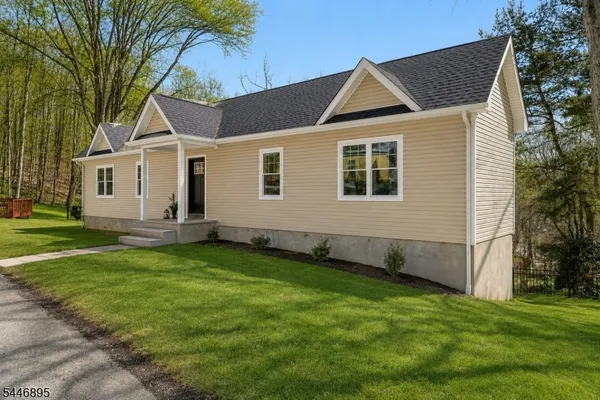 48 NORTHWOOD DR