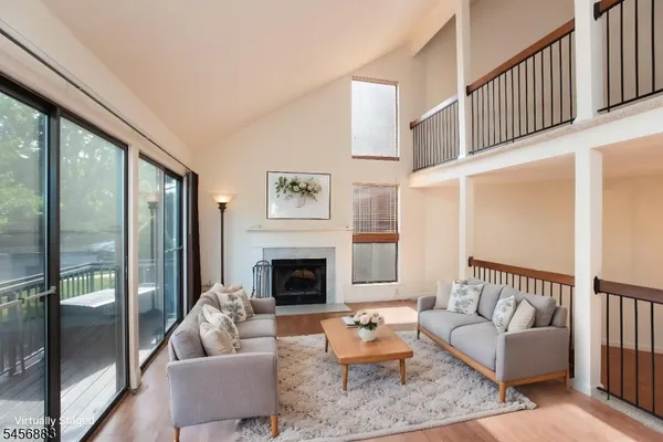 3722 BLOOMINGDALE DR