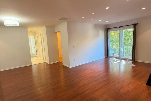 44 JAMESTOWN RD